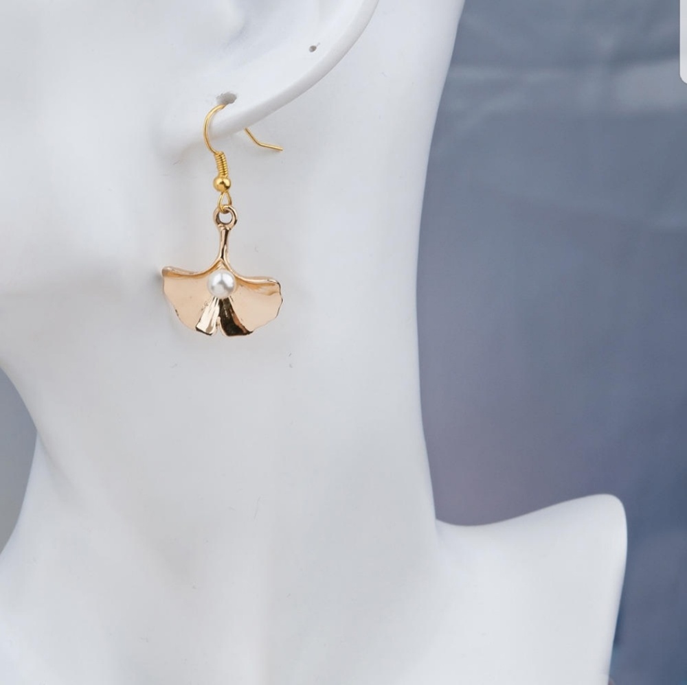 Gold Ginko Leaf Earrings NWOT